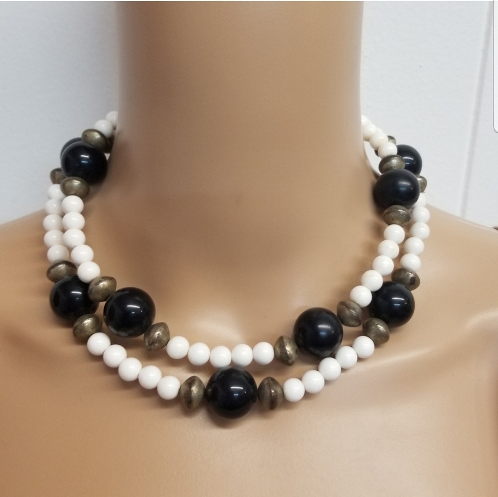 VINTAGE WHITE & BLACK ACRYLIC BEADED DOUBLE LAYERED WIRE COLLAR NECKLACE
